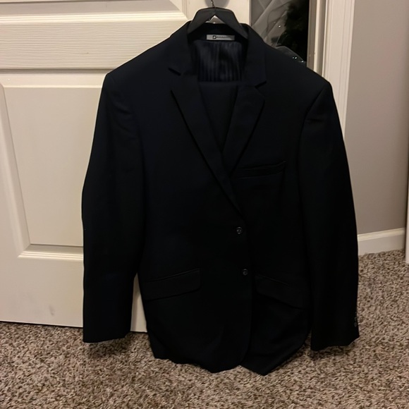 suit - Picture 1 of 1